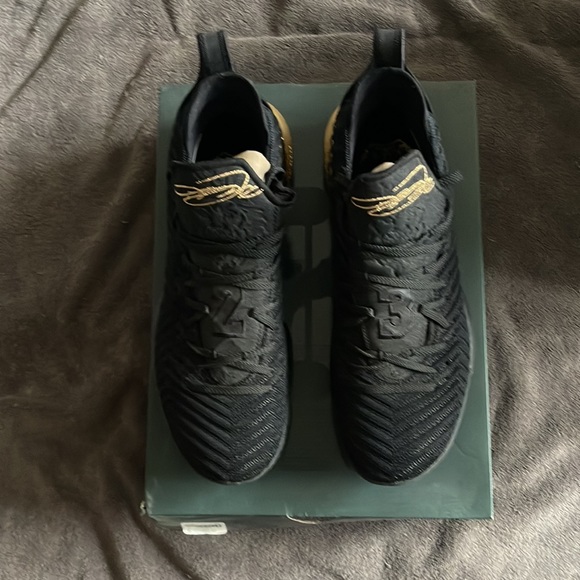 Nike 2018 Lebron 16 XVI I'm King Black Gold Sneakers for Men BQ5989-007 Size 13 - Picture 2 of 8